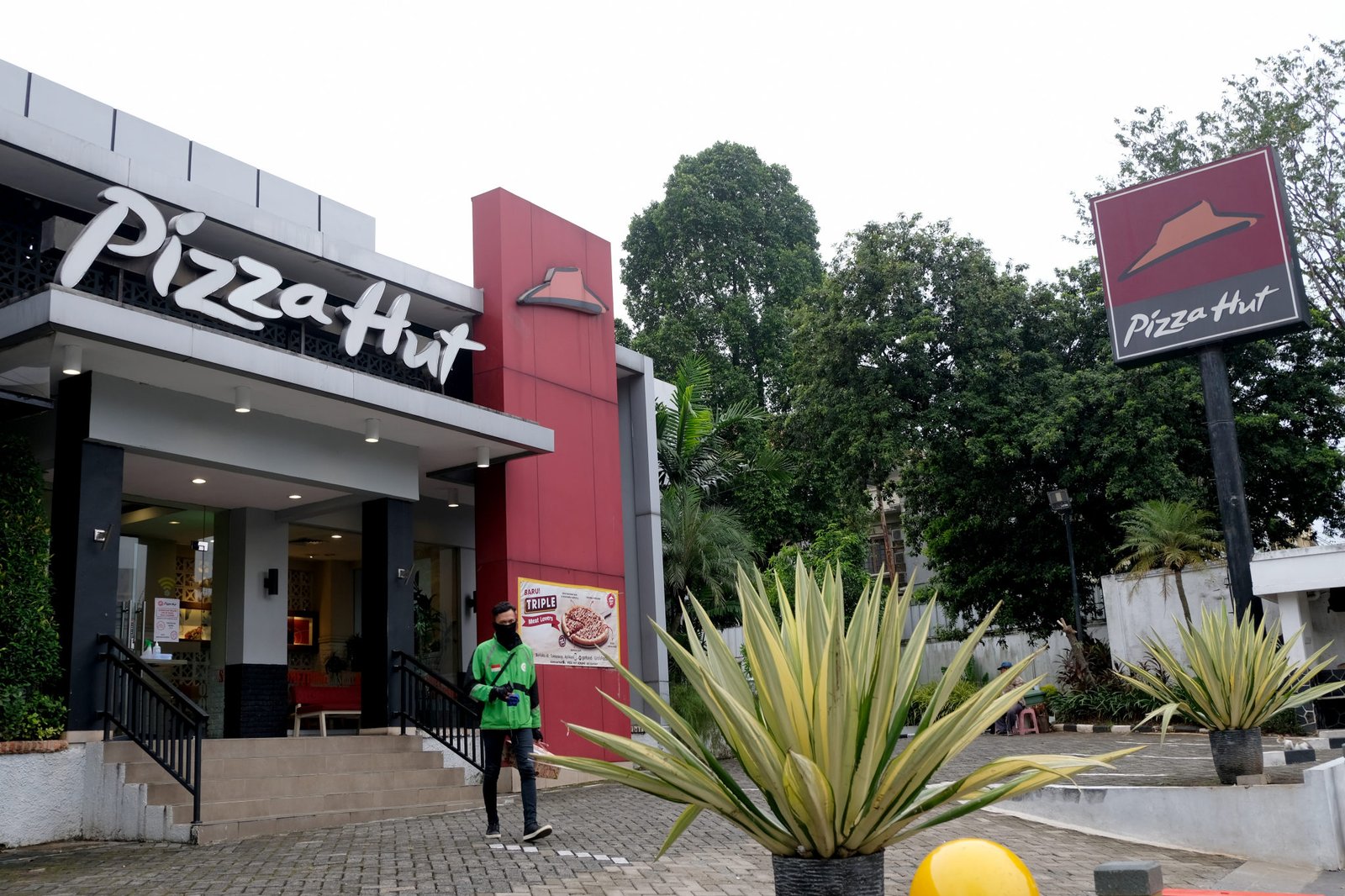 pizza hut bangkrut